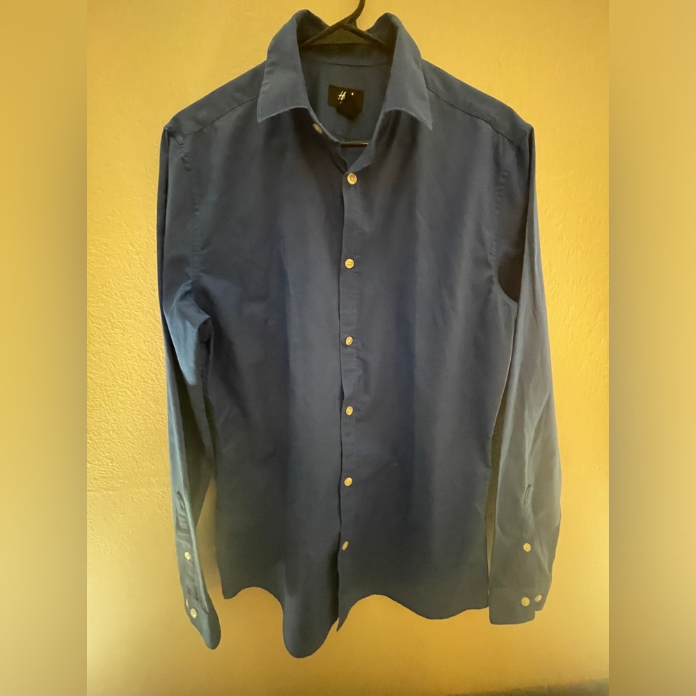 Sleek H&M slim-fit blue shirt in size Medium